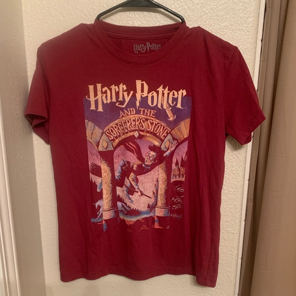 Harry Potter and The Sorcerer’s Stone T-Shirt - Picture 1 of 2
